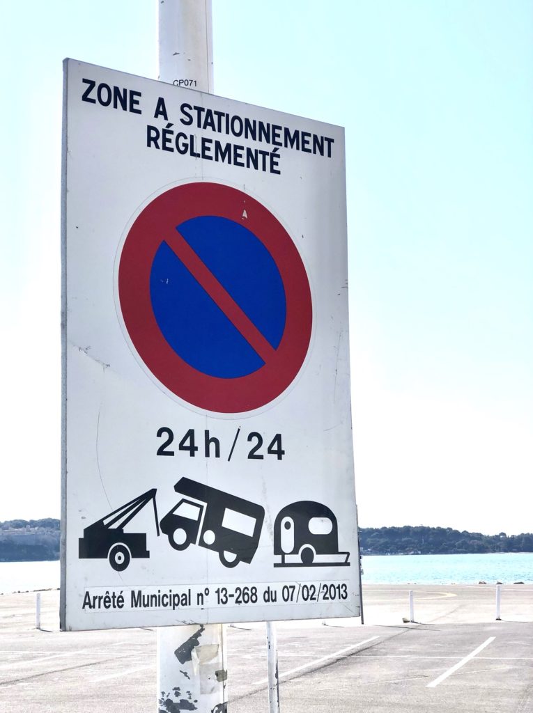 Panoramastraßen, azurblaues Meer und ein Wald von Verbotsschildern: Die Côte d’Azur will keine Camper 47