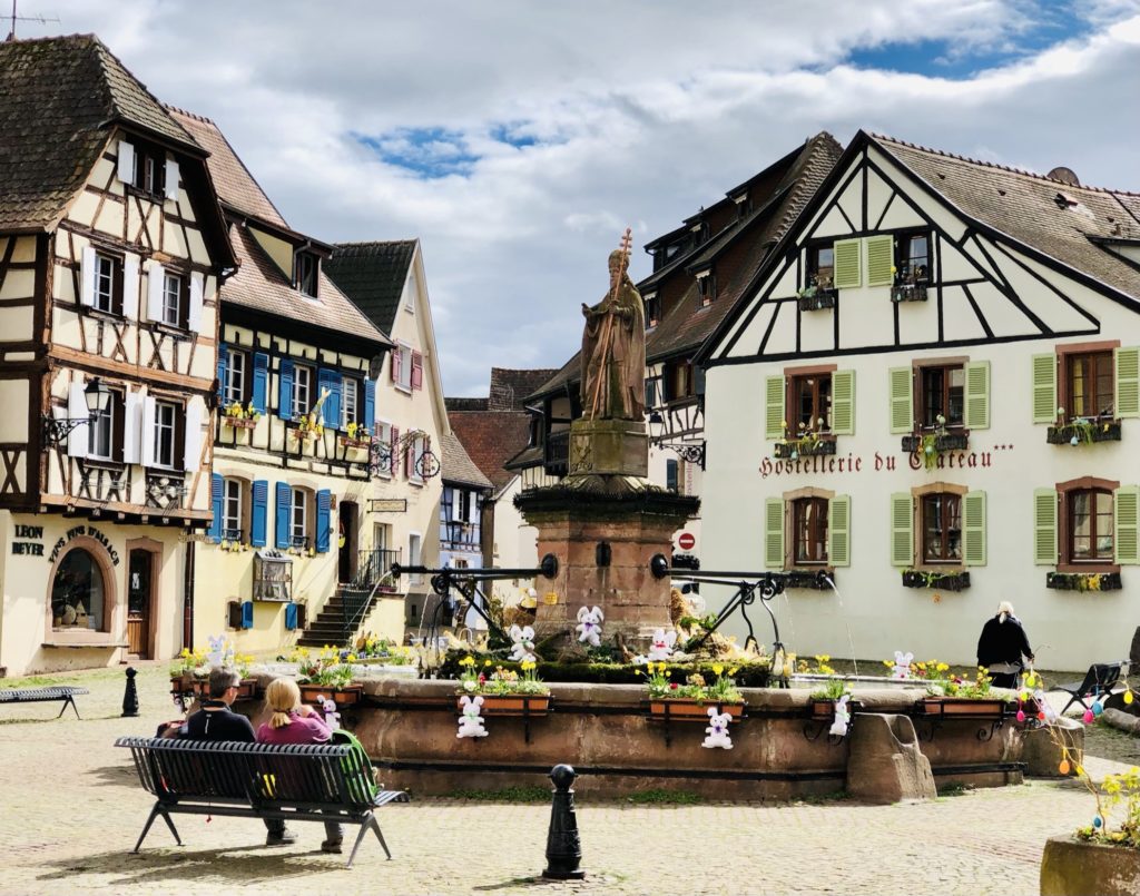 Schlumpfig-Schock im Elsass: Eguisheim übertreibt es mit der Deko 14