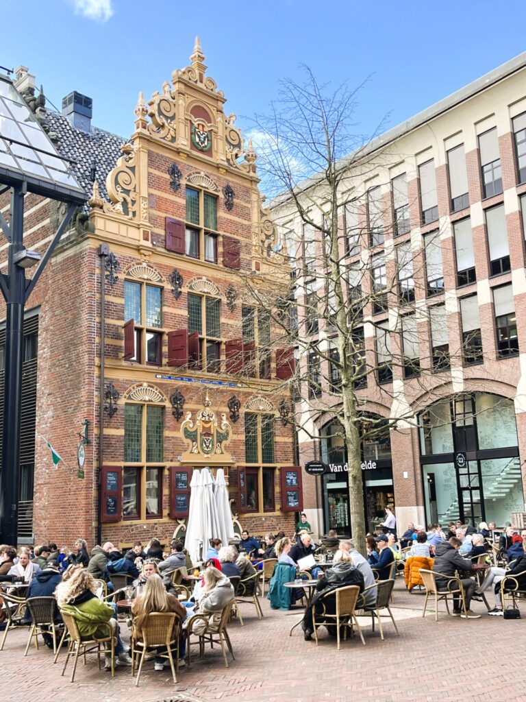 Groningen: Zwischen Grachten, Geschichte und Gegenwart 11 Groningen: Zwischen Grachten, Geschichte und Gegenwart 11