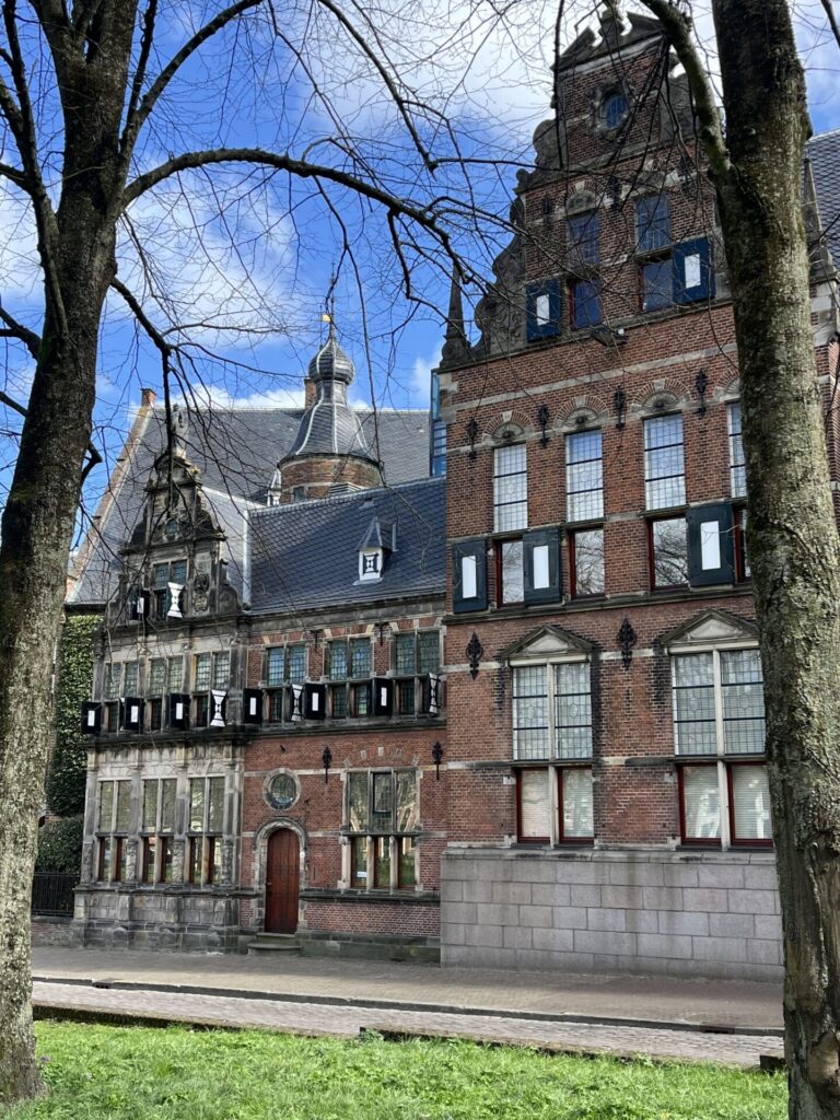 Groningen: Zwischen Grachten, Geschichte und Gegenwart 10 Groningen: Zwischen Grachten, Geschichte und Gegenwart 10