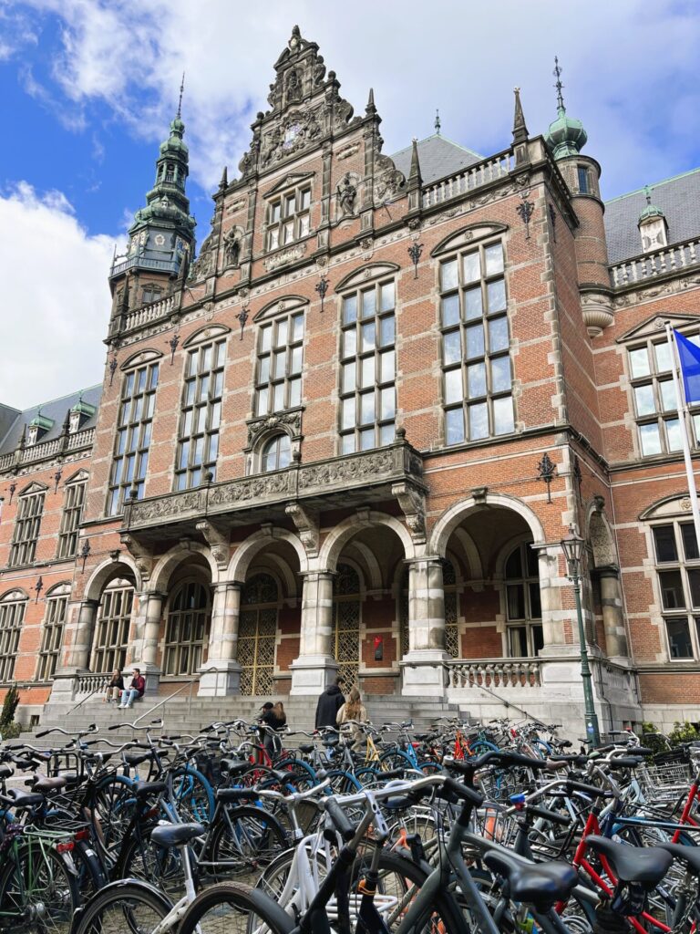 Groningen: Zwischen Grachten, Geschichte und Gegenwart 17 Groningen: Zwischen Grachten, Geschichte und Gegenwart 17
